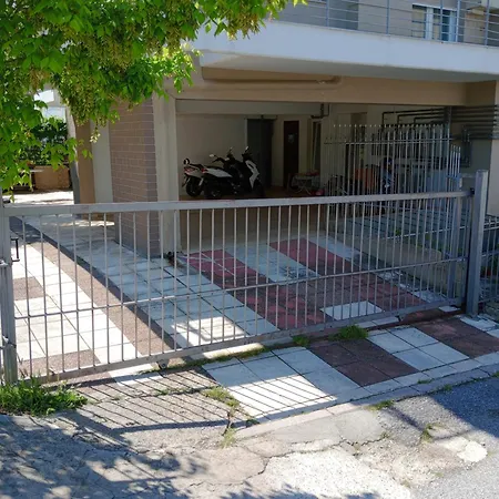 Elpida's 1 Private Parking Apartament