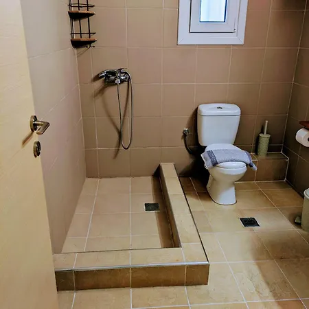 Elpida's 1 Private Parking Apartament