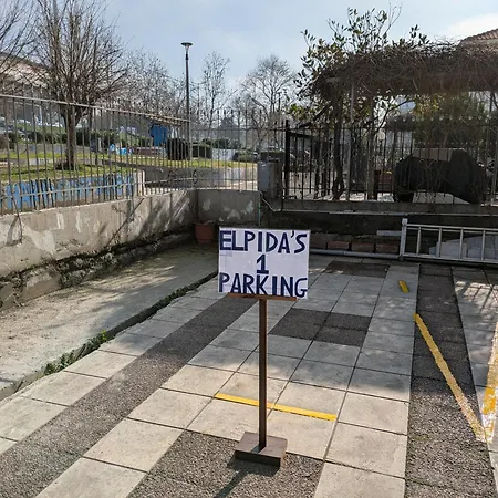 Elpidas #1 Private Parking Apartmán