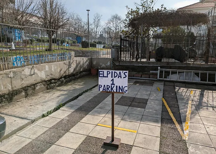 Elpidas #1 Private Parking Apartamento