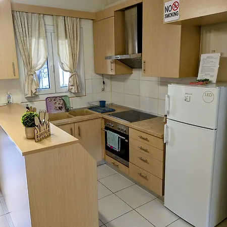 Elpidas #1 Private Parking アパート